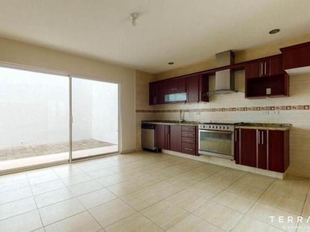 Casa en venta y renta en Colinas del Parque, Querétaro