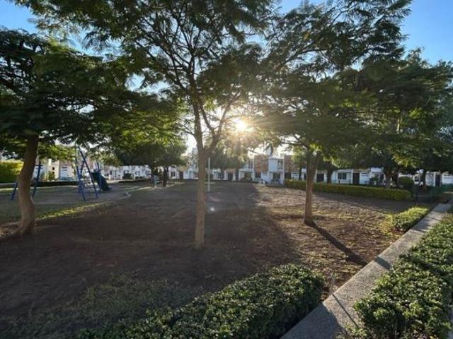 CASA EN VENTA y RENTA EN CONDOMINIO PALMARES V FRENTE ANTEA QUERETARO
