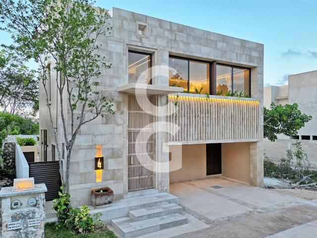 Casa en Venta en Canc?n en Residencial Losantos Canc?n con Terraza, Jacuzzi y Jard?n