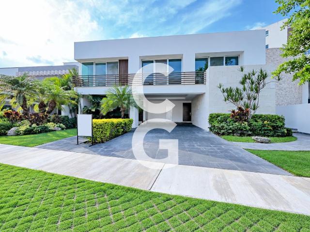 Casa en Venta y Renta en Canc?n en Residencial Villa Magna con 4 Rec?maras