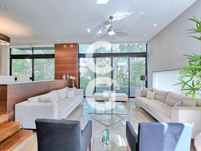 Casa en Venta y Renta en Cancun en Residencial Cumbres con Amueblado y con Terraza