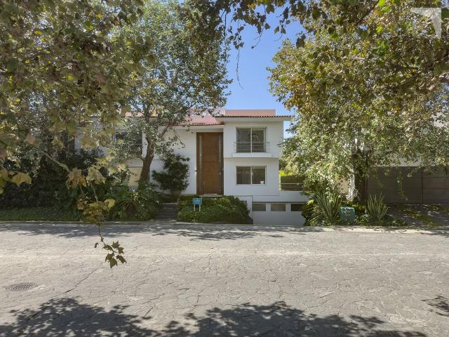 CASA EN VENTA Y RENTA EN CLUB DE GOLF LAS LOMAS
