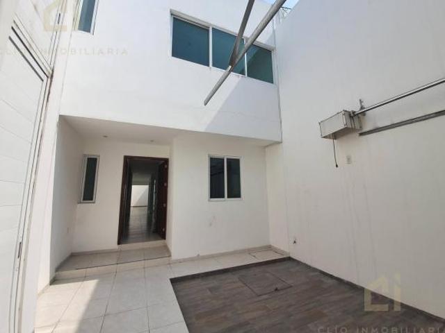 CASA EN VENTA Y RENTA EN EL FRACC. REFORMA, VERACRUZ. DE 3 RECAMARAS Y CUARTO DE SERVICIO
