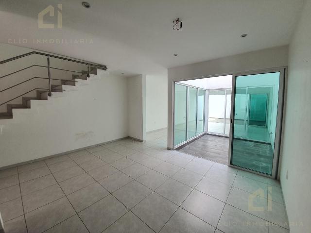 CASA EN VENTA Y RENTA EN EL FRACC. REFORMA, VERACRUZ. DE 3 RECAMARAS Y CUARTO DE SERVICIO
