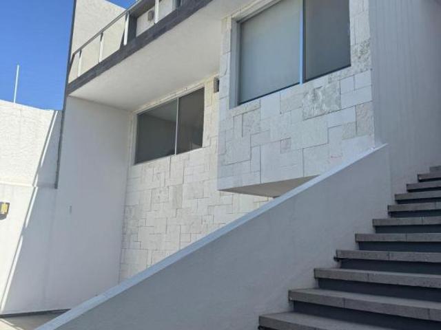 Casa en Venta y Renta en Loma Dorada Querétaro