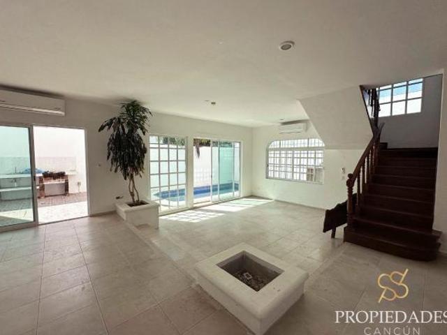Casa en venta y renta en SM 11 en Cancún centro