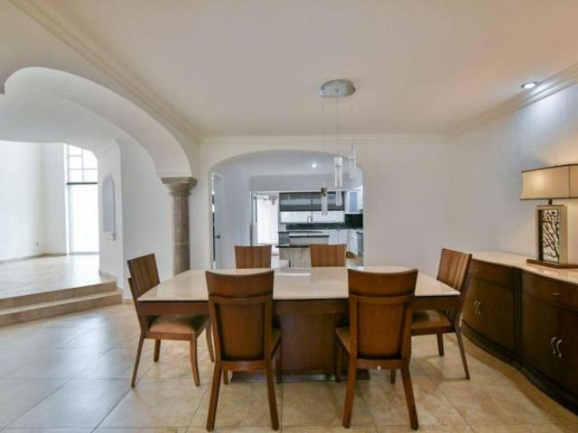 Casa en Venta y Renta en Paseo de los Virreyes, Zapopan