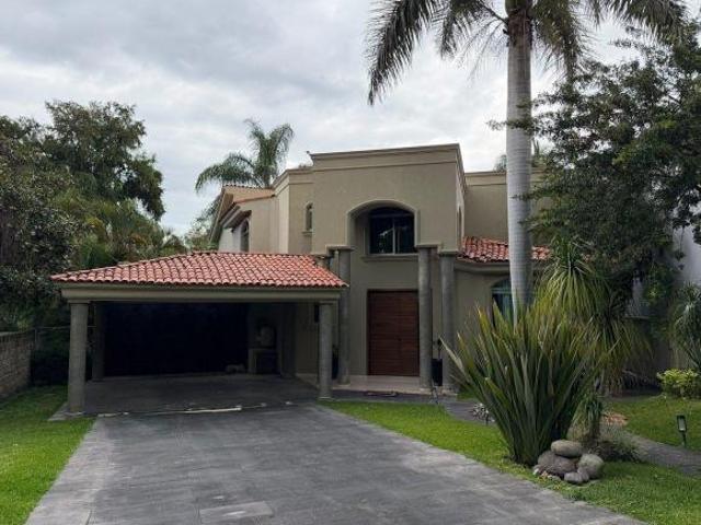 Casa en Venta y Renta en Villa Coral Zapopan | 1,150 m², Amueblada, Jardín