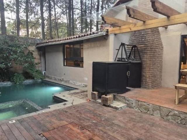 Casa en venta y renta junto al bosque en Cerro Colorado, con alberca y jacuzzi