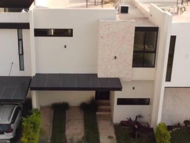 CASA EN VENTA ZURIA RESIDENCIAL ZAPOTLANEJO