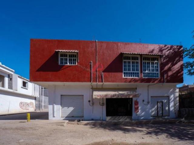Casa en venta Zapopan Col. La Higuera | 3 Recámaras + 4 Locales Comerciales