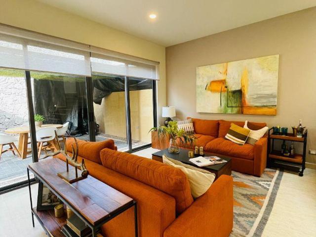 Casa en venta Zibata, cuarto de lavado, sala de tv