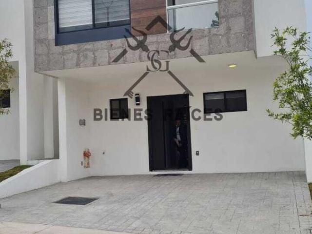 Casa en Venta Zibata, Roof Garden, Family Room o 4ta Re?mara