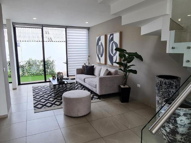 CASA EN VENTA ZONA AEROPUERTO MODELO LIPPI