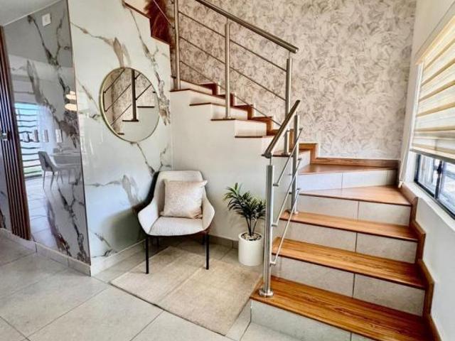 CASA EN VENTA ZONA EL LEÓN, CERCA DE ALSUPER Y ROMANZZA!