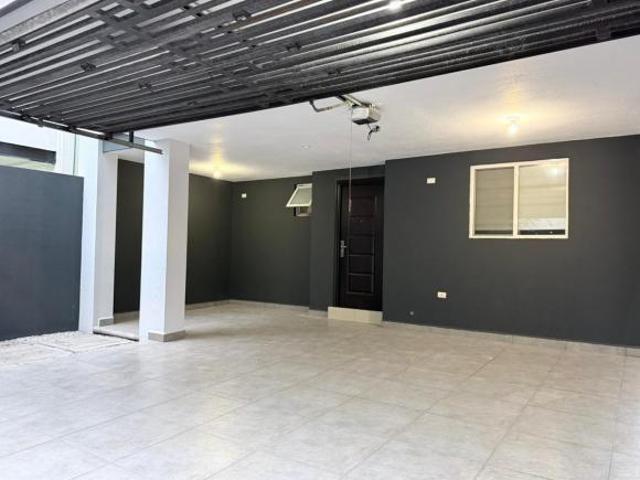 CASA EN VENTA ZONA ESCOBEDO