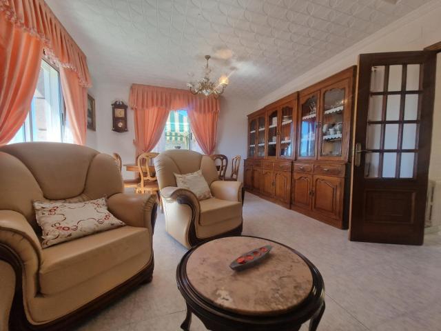 CASA EN VENTA ZONA LOBEIRA