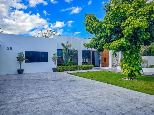 Casa en venta, zona norte de Mérida. Privada Hacienda Cholul