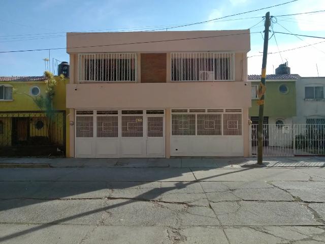 Casa en venta zona poliforum para negocio, colonia Bugambilias, León, Gto