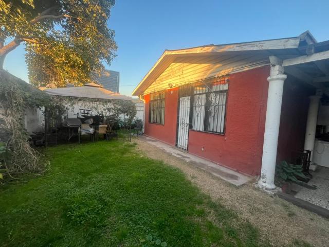CASA EN VENTA, 242 mts2 DE TERRENO, ESTACIÓN CENTRAL $190 MILLONES