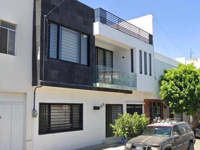 CASA EN VENTA 290 M2