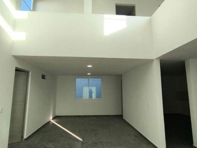 Casa en venta $2,400,000 en primera seccion a 3 calles del centro de Zacatelco, Tlaxcala