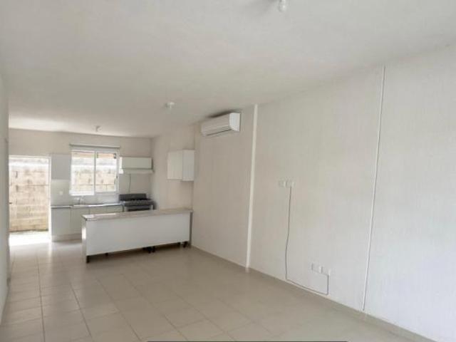 Casa en venta 2 pisos dentro de fracc con seguridad y areas comunes