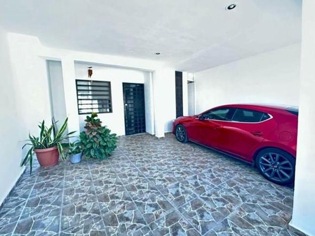 CASA EN VENTA 2 PLANTAS, 2 RECAMARAS, EQUIPADA, LIBRE DE GRAVAMEN EN CD. CAUCEL