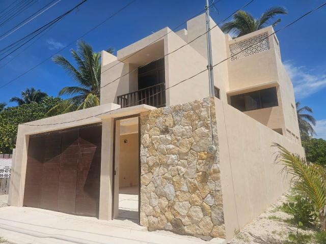 CASA EN VENTA 2 RECAMARAS, ALBERCA, PRIMERA FILA, CHELEM NVC 2844