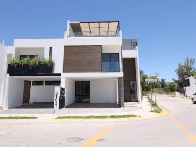 Casa en Venta 332.73 m² | Sur de León | Residencial Mayorca