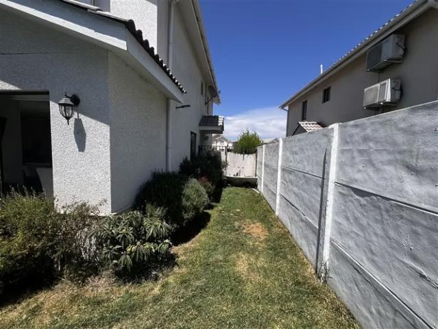 Casa en venta 3 dorm 3 bañ 1estar piscina en Padre Hurtado | 3 dormitorios por 6700.00 en Padre Hurtado
