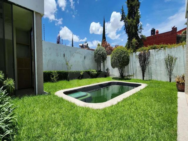 Casa en Venta 3 habitaciones con Jard?n y Alberca en Venta, gran ubicacion