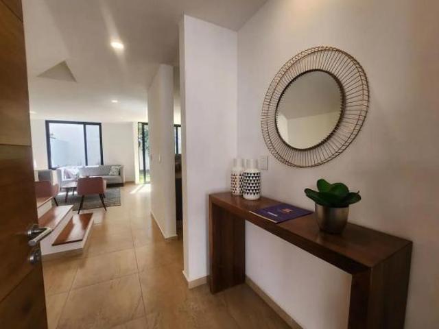 Casa en venta, 3 niveles con terraza,Jurica
