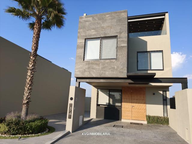 Casa en venta, 3 rec?maras, roof garden con p?rgola, alberca, Lomas de Angel?polis, Puebla