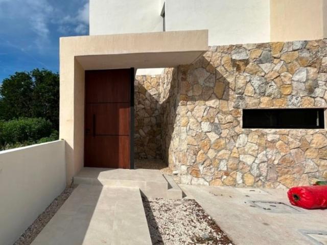 CASA EN VENTA 3 REC?MARAS 3.5 BA?OS EN PRIVADA CON AMENIDADES EN BACA, NORTE DE M?RIDA