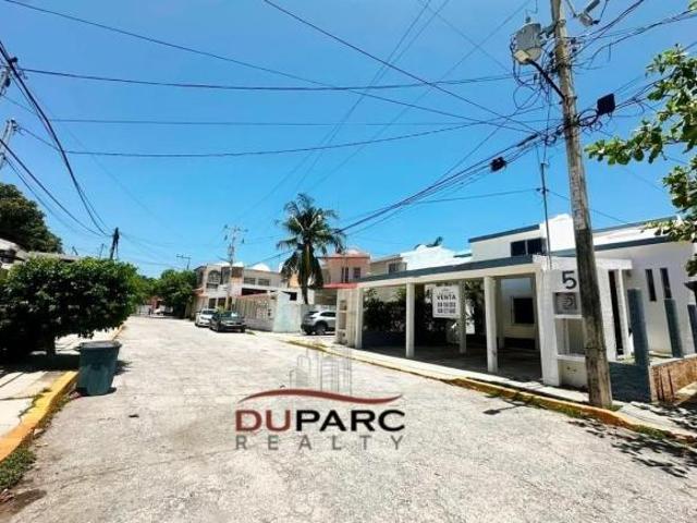 Casa en Venta 3 Rec. + Cuarto de Servicio. Privada Las Campanas