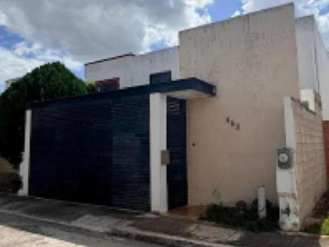 CASA EN VENTA 3 RECAMARAS, ALBERCA, EN CERRADA EN GRAN SANTA FE, MÉRIDA