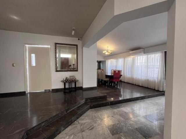CASA EN VENTA, 3 RECAMARAS, AMPLIA, JARDINES DE MERIDA GVC 2856