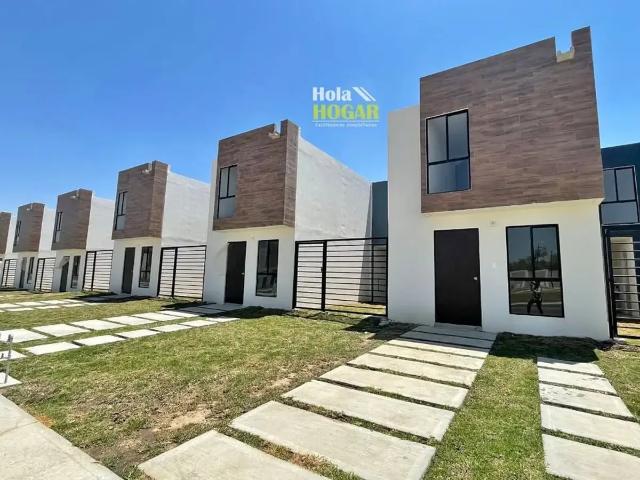 CASA en VENTA 3 Recamaras y 3 baños con excelente distribución con todo cerca