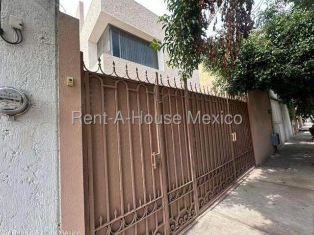 Casa en Venta 3 recamaras y cuarto de servicio, Quintas del marqués GPT524