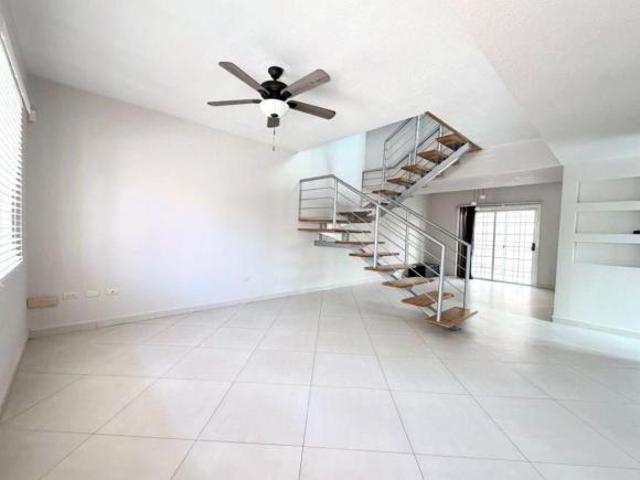 CASA EN VENTA 3 RECÁMARAS Y PATIO FRACC PASEO DE LOS NOGALES ZONA DORADA LAS MISIONES CD JUÁREZ CHIH