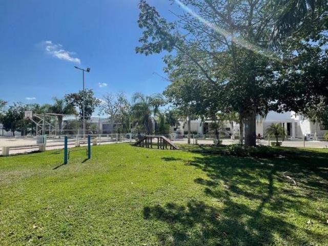 CASA EN VENTA 4 HABS. PRIVADA CON AMENIDADES, CHOLUL MÉRIDA