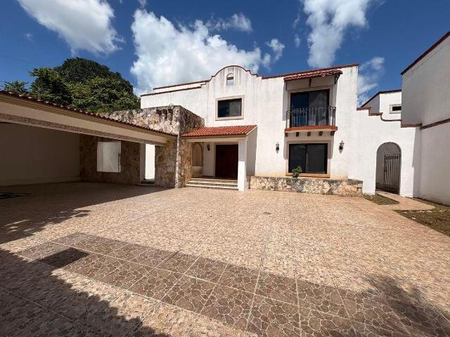 CASA EN VENTA 4 REC?MARAS, 3 BA?OS, ALBERCA EN MONTES DE AME M?RIDA