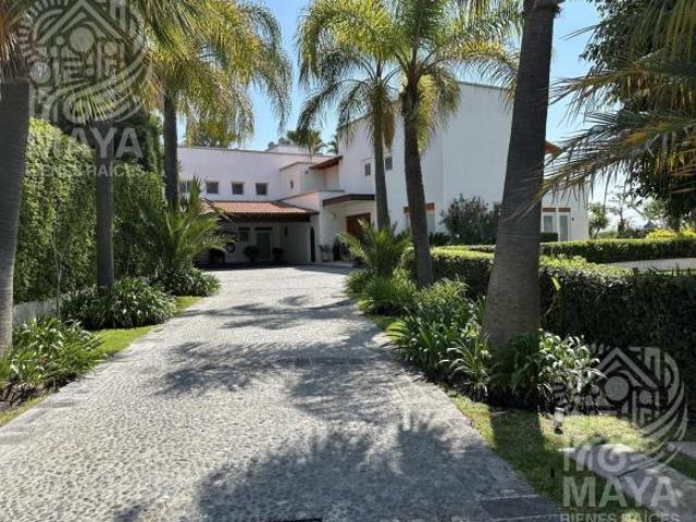 Casa en VENTA, 4 recámaras, Alberca, Fairway, Campanario, Querétaro