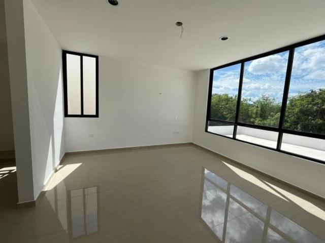 CASA EN VENTA 4 RECAMARAS ALBERCA Y COCHERA PRIV. MANANTIALES DEL MAYAB CONKAL