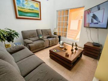 Casa en Venta, 4 Recámaras con baño cada una, Piscina, en Residencial Coral Riviera. Cancún