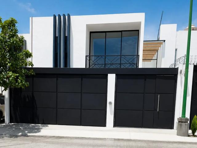 Casa en venta | 4 Recámaras | Jardín y Cochera para 3 Autos | Zona norte de Villa de Álvarez, Colima