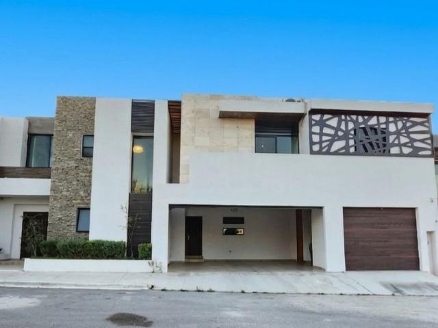 Casa en Venta 4 recamaras Villas la Joya Fraccionamiento Privado Al Norte Saltillo