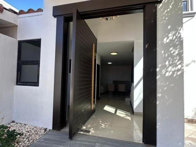 Casa en Venta, 4 recamaras, 341m2. Residencial Balboa. Mexicali, Baja California