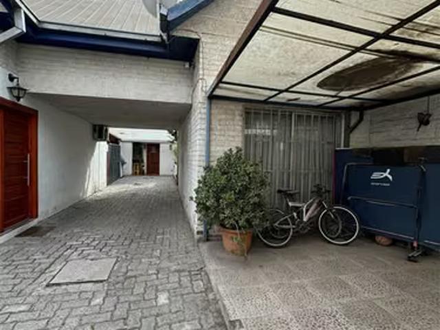 Casa en venta 4d, 2b, 1E. Metro Los Quillayes, La Florida | 4 dormitorios por 118000. 00 en La Florida